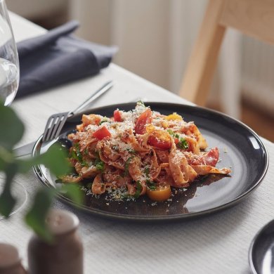 IKEA Обідня тарілка GLADELIG 25 см Темно-сірий (ИКЕА ГЛАДИЛИГ) 10597023 фото - 2