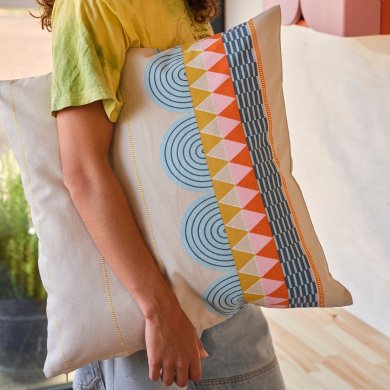 IKEA Декоративна наволочка OMMJANGE 50х50 см Різнокольоровий (ИКЕА ОММЯНГЕ) 10593888 фото - 2